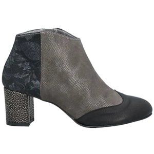 New in box - EBARRITO multi-tone boots